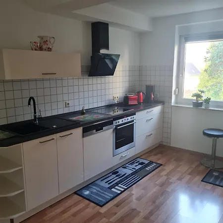 Apartment Modernisierte Wohnung, Zentral Gelegen In Historischer Altstadt Mucheln