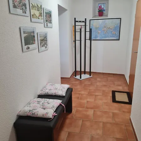 Modernisierte Wohnung, Zentral Gelegen In Historischer Altstadt *