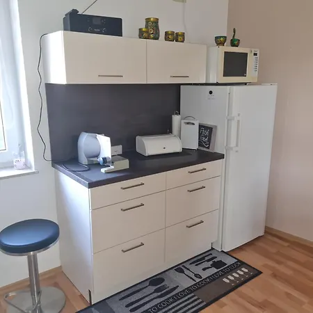 Modernisierte Wohnung, Zentral Gelegen In Historischer Altstadt Mücheln