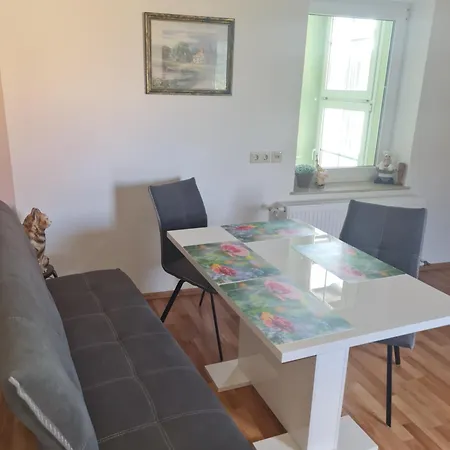 Modernisierte Wohnung, Zentral Gelegen In Historischer Altstadt *