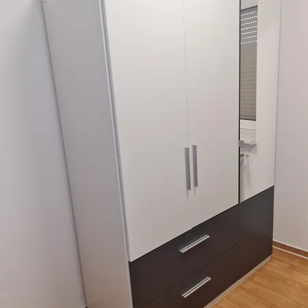 Modernisierte Wohnung, Zentral Gelegen In Historischer Altstadt *