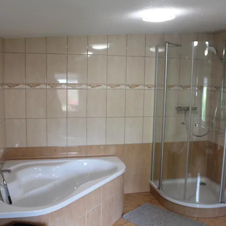 Apartman Modernisierte Wohnung, Zentral Gelegen In Historischer Altstadt Mücheln