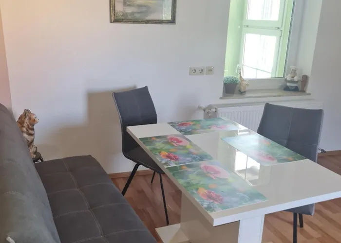 Modernisierte Wohnung, Zentral Gelegen In Historischer Altstadt *